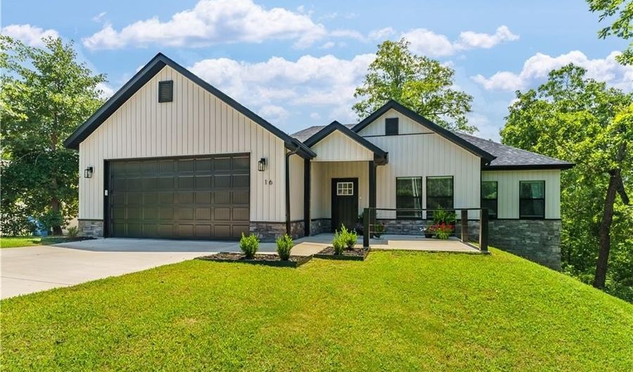 16 Hawthorn Ln, Bella Vista, AR 72715 - 4 Beds, 2 Bath