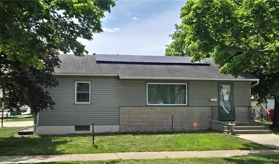 601 5th Ave NW, Austin, MN 55912 - 2 Beds, 2 Bath