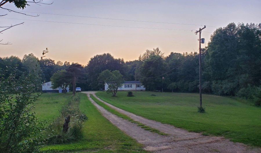 348 39th St, Allegan, MI 49010 - 2 Beds, 2 Bath