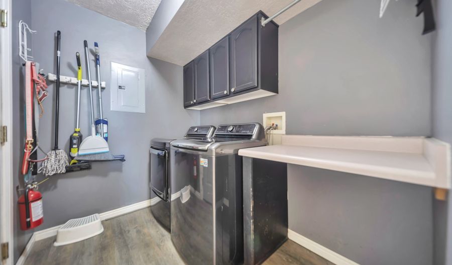 637 W CHASE, Centerville, UT 84014 - 3 Beds, 3 Bath