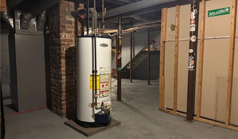 164 Bay Spring Ave, Barrington, RI 02806 - 2 Beds, 2 Bath