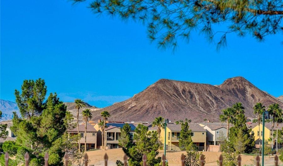 484 Punto Vallata Dr, Henderson, NV 89011 - 3 Beds, 3 Bath