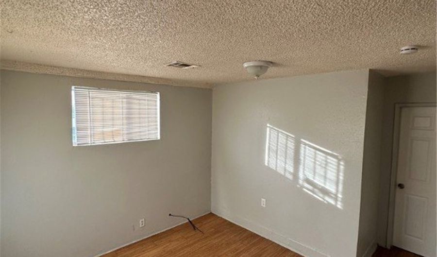 622 W McWilliams Ave 6, Las Vegas, NV 89106 - 1 Beds, 1 Bath