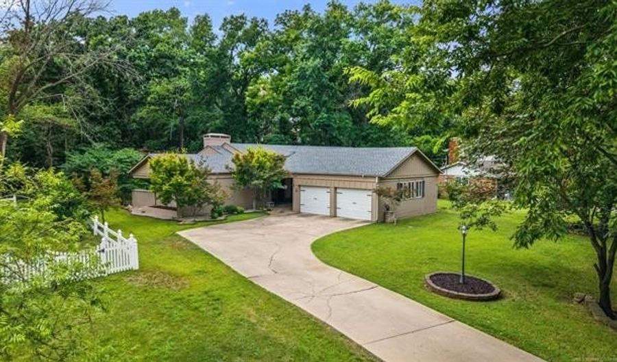 1413 Brookside Pkwy, Bartlesville, OK 74006 - 3 Beds, 2 Bath