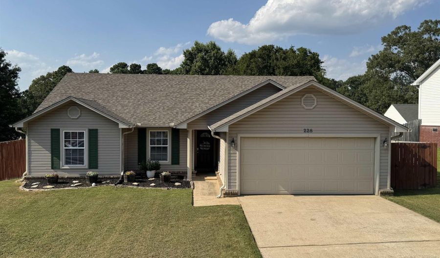 228 Sharon Oaks Ct, Benton, AR 72019 - 3 Beds, 2 Bath