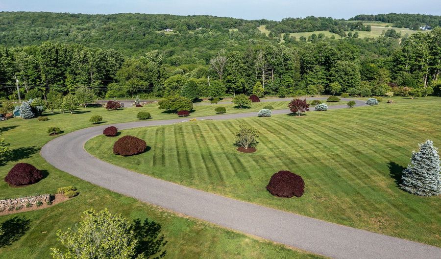 289 Northrop St, Bridgewater, CT 06752 - 5 Beds, 7 Bath