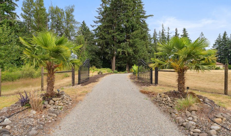 10168 STAYTON Rd, Aumsville, OR 97325 - 5 Beds, 4 Bath