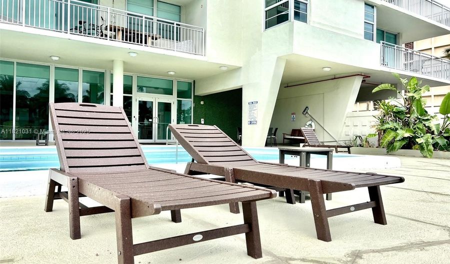 9500 W Bay Harbor Dr 2G, Bay Harbor Islands, FL 33154 - 1 Beds, 2 Bath