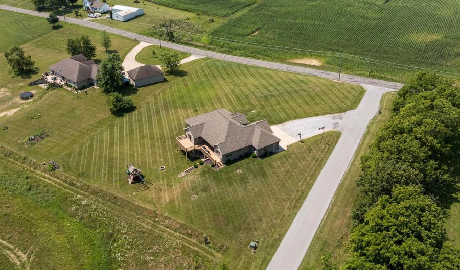 1021 E 145 Rd, Angola, IN 46703 - 5 Beds, 3 Bath