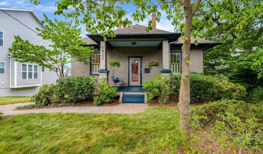 1903 N RANDOLPH St, Arlington, VA 22207 - 5 Beds, 4 Bath