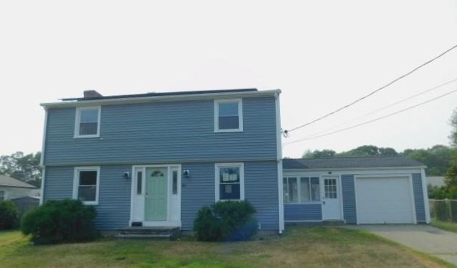 41 Woodcrest Dr, East Providence, RI 02915 - 4 Beds, 2 Bath