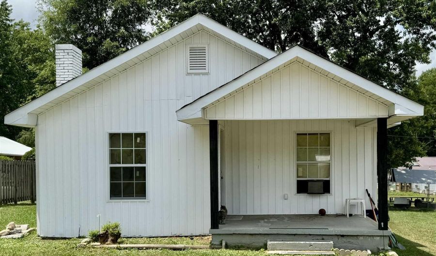 617 N Main St, Arab, AL 35016 - 2 Beds, 1 Bath