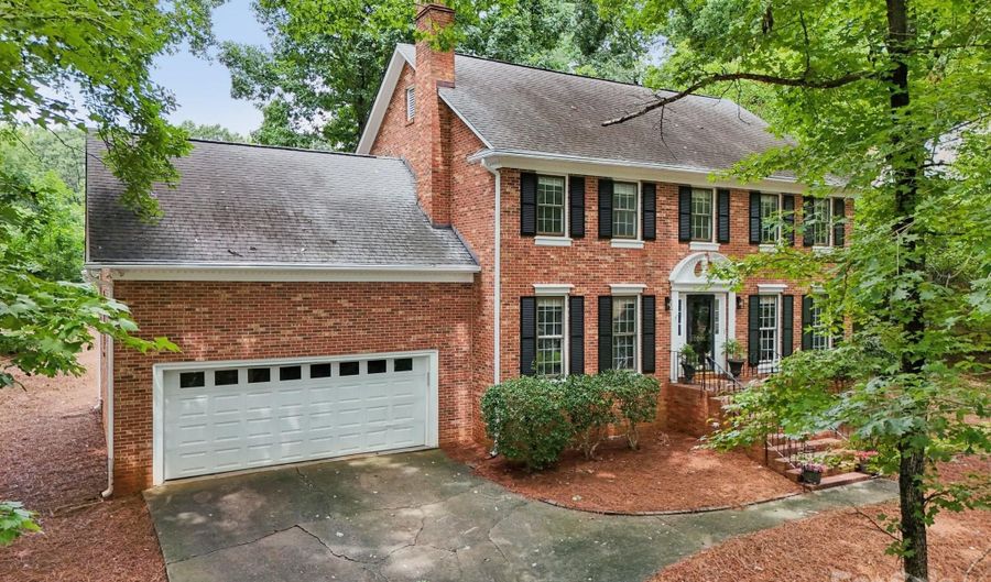 10016 Whitethorn Dr, Charlotte, NC 28277 - 4 Beds, 3 Bath