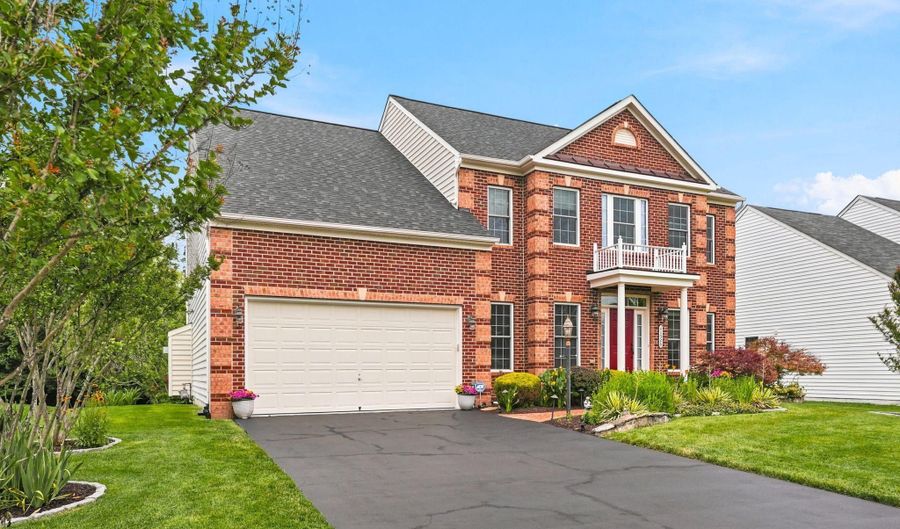 41526 BOSTONIAN Pl, Aldie, VA 20105 - 4 Beds, 4 Bath