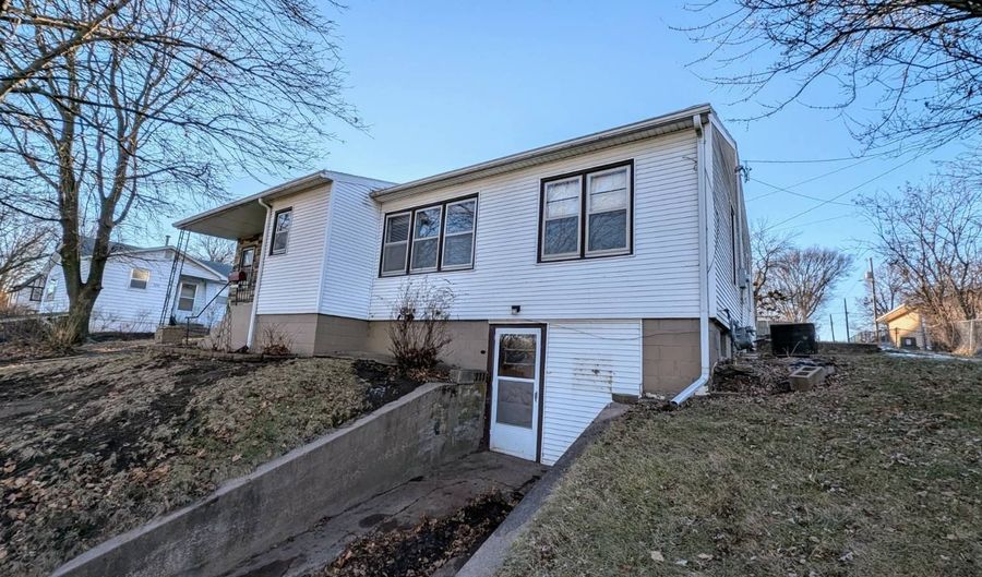 1107 Elm St, Atlantic, IA 50022 - 2 Beds, 2 Bath