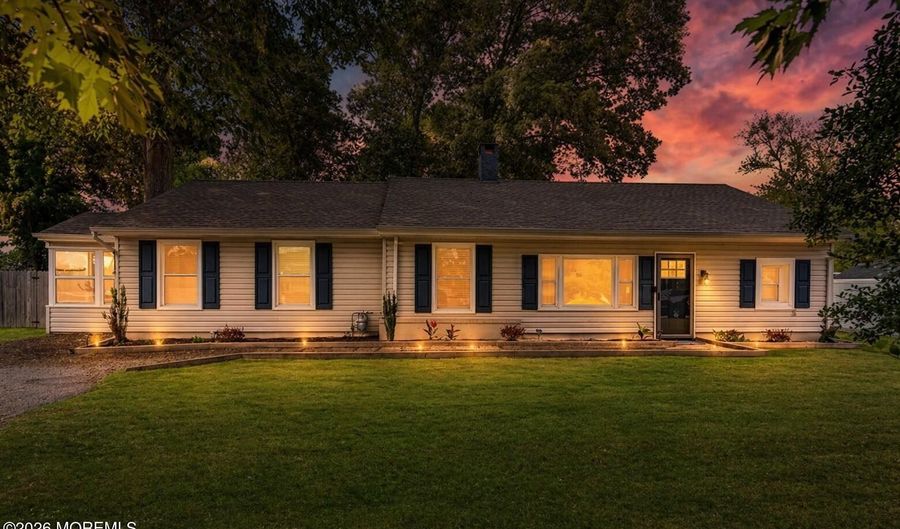 609 Main St, Bayville, NJ 08721 - 4 Beds, 2 Bath