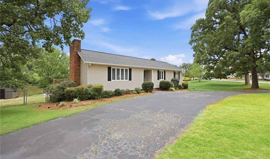 312 Aldridge Rd, Archdale, NC 27263 - 3 Beds, 2 Bath