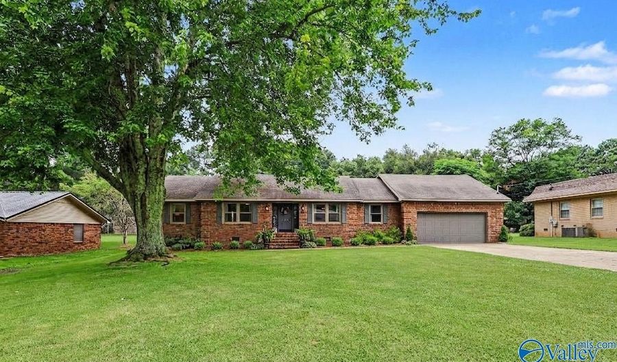 1404 Bains St, Albertville, AL 35950 - 5 Beds, 3 Bath