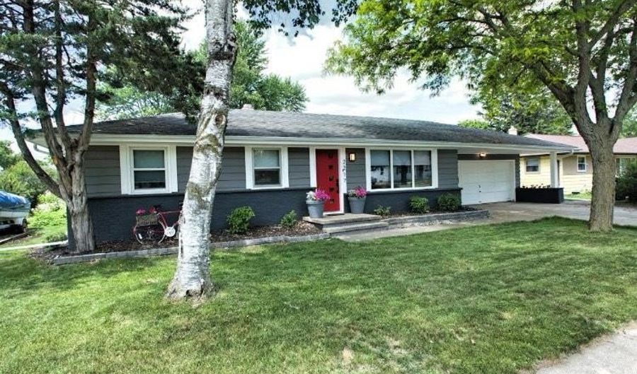 2217 N GILLETT St, Appleton, WI 54914 - 3 Beds, 2 Bath