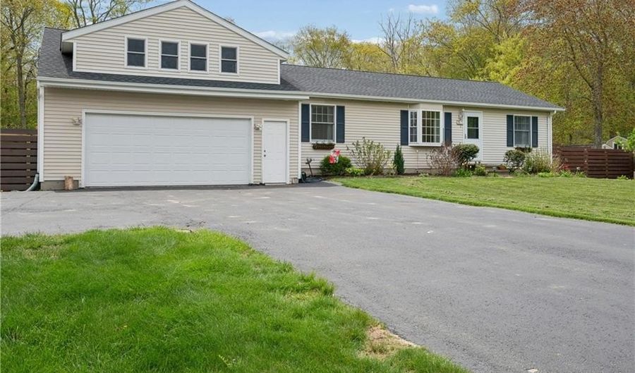 20 Oak Hill Dr, Exeter, RI 02822 - 3 Beds, 2 Bath