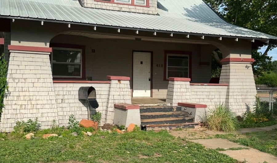 418 Highland St, Ashland, KS 67831 - 5 Beds, 2 Bath