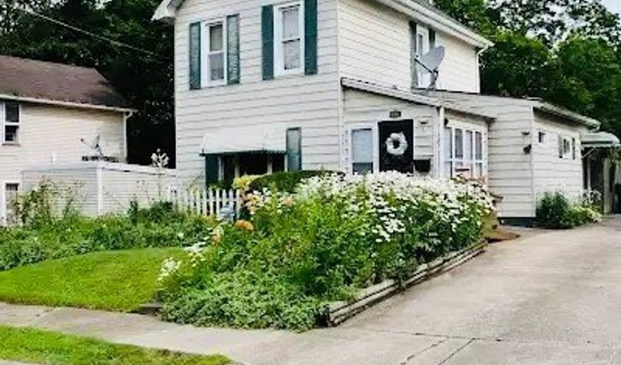 134 E Summit St, Alliance, OH 44601 - 3 Beds, 1 Bath