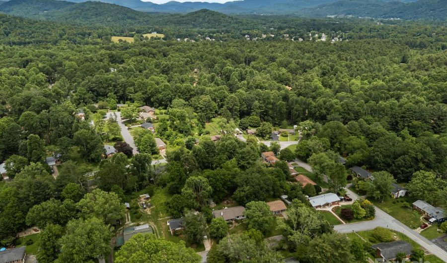 20 Summit Dr, Arden, NC 28704 - 3 Beds, 2 Bath