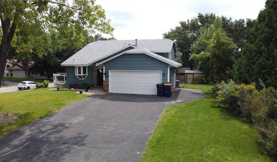 5634 142nd St W, Apple Valley, MN 55124 - 4 Beds, 2 Bath