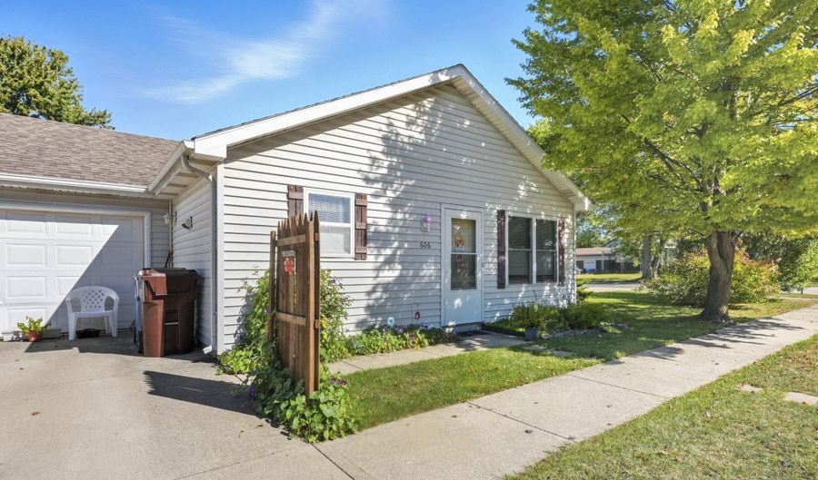 606 DeKalb Ave, Auburn, IN 46706 - 4 Beds, 2 Bath