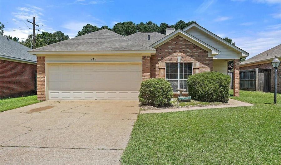 242 Commonwealth Ave, Brandon, MS 39047 - 3 Beds, 2 Bath