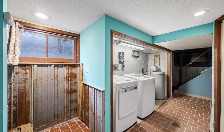 524 Madison St, Anoka, MN 55303 - 2 Beds, 3 Bath