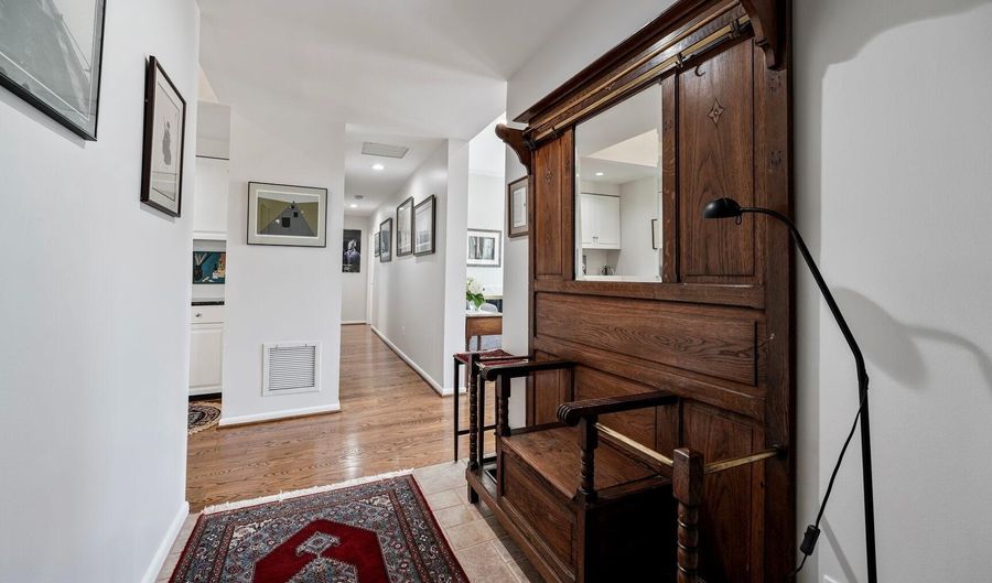 706 PRINCE St 4, Alexandria, VA 22314 - 2 Beds, 2 Bath