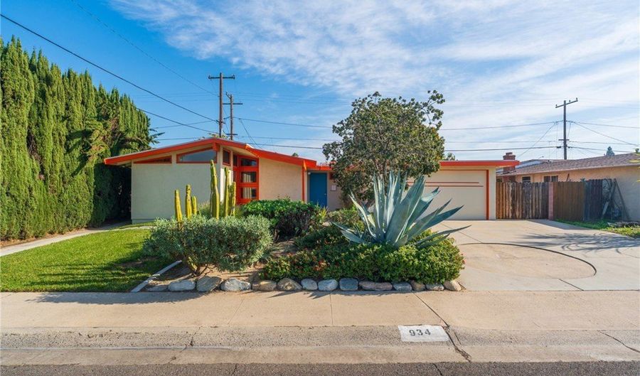 934 N Maple, Anaheim, CA 92801 - 3 Beds, 2 Bath