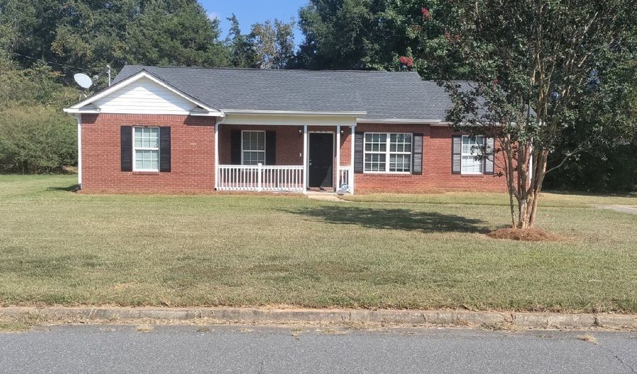 110 Bradley Cir, Barnesville, GA 30204 - 4 Beds, 3 Bath