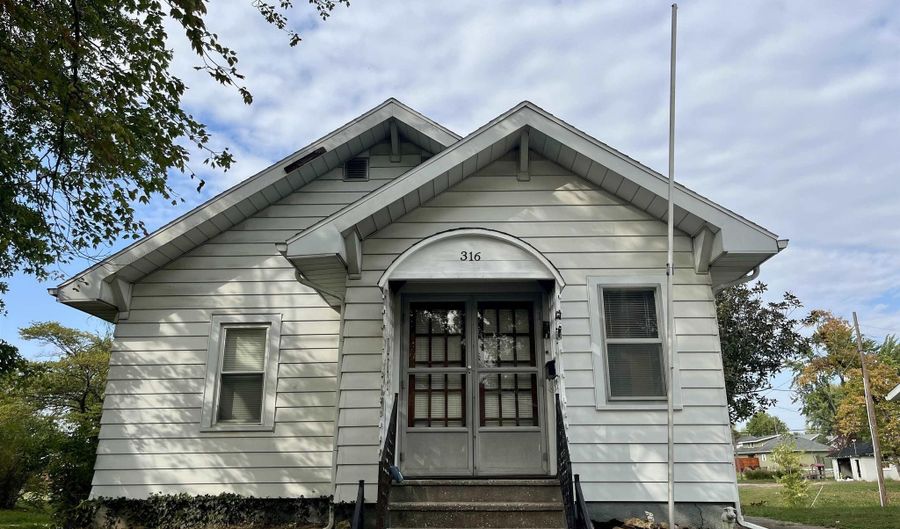 316 W 8Th St, Bicknell, IN 47512 - 2 Beds, 2 Bath