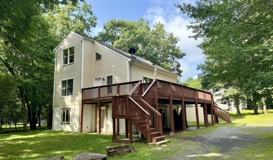 82 Tennyson Cir, Albrightsville, PA 18210 - 5 Beds, 3 Bath