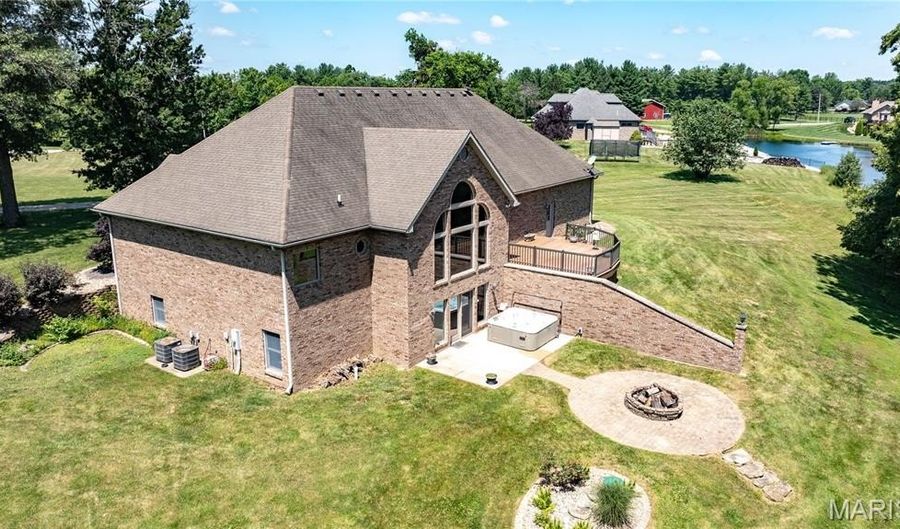 105 Lake Dr, Alton, IL 62002 - 4 Beds, 3 Bath
