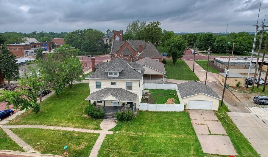 1820 M St, Auburn, NE 68305 - 3 Beds, 2 Bath