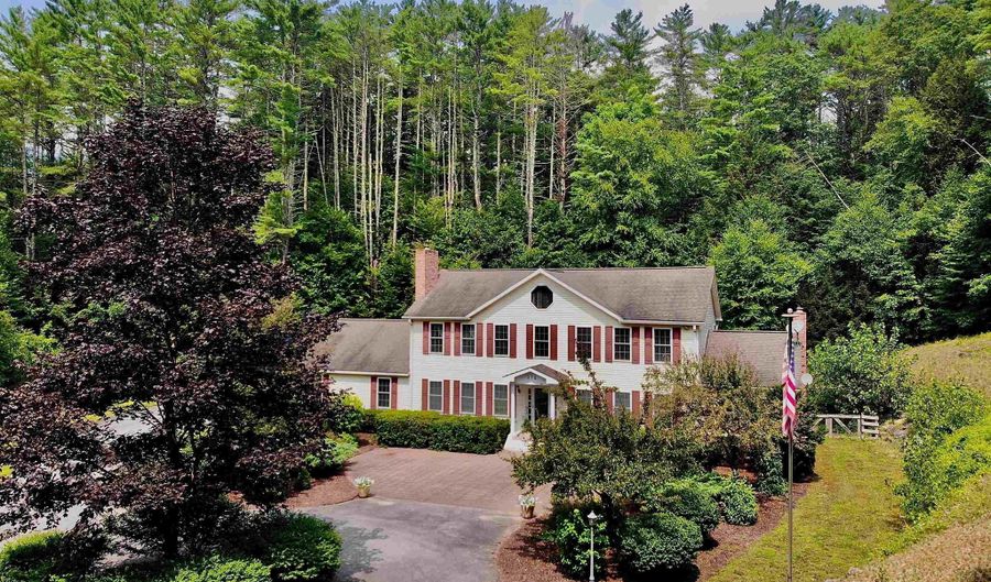 475 Sunrise Ln, Arlington, VT 05250 - 4 Beds, 3 Bath