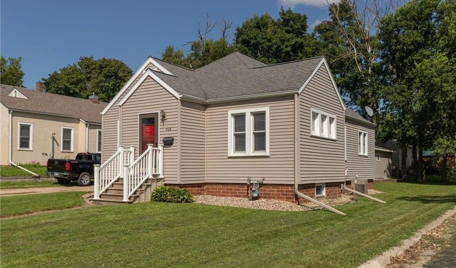 928 Bridge Ave, Albert Lea, MN 56007 - 3 Beds, 1 Bath