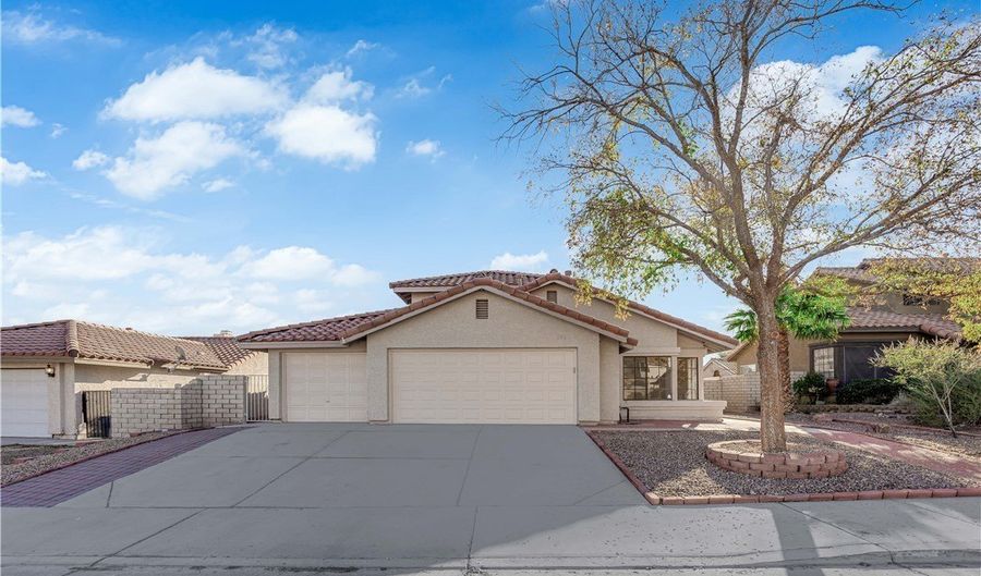 340 Templeton Dr, Henderson, NV 89074 - 4 Beds, 3 Bath