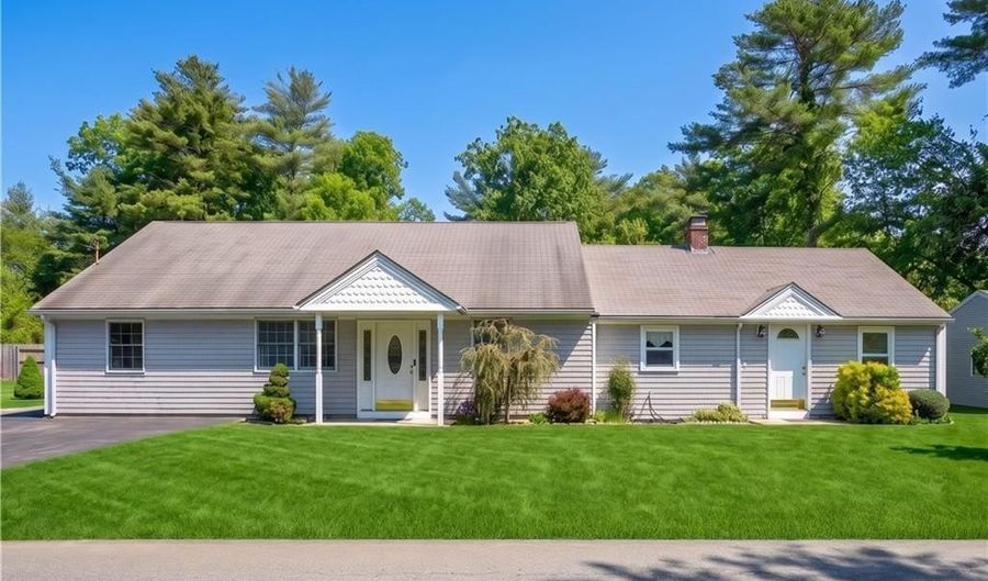35 Leuba Rd, Coventry, RI 02816 - 2 Beds, 3 Bath