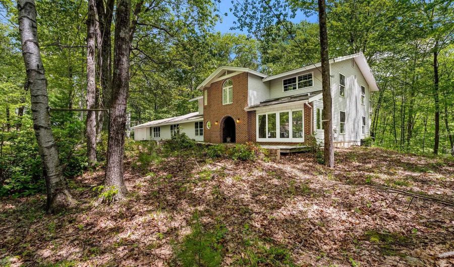 28 Olde Lantern Rd, Bedford, NH 03110 - 5 Beds, 5 Bath