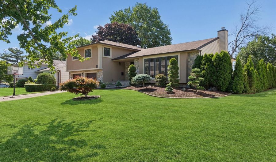 51 Dogwood Rd, Albertson, NY 11507 - 4 Beds, 3 Bath