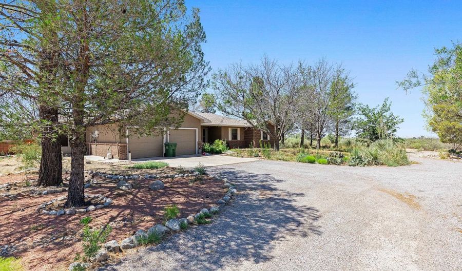 113 Pasa Por Aqui Ln, Alamogordo, NM 88310 - 4 Beds, 3 Bath