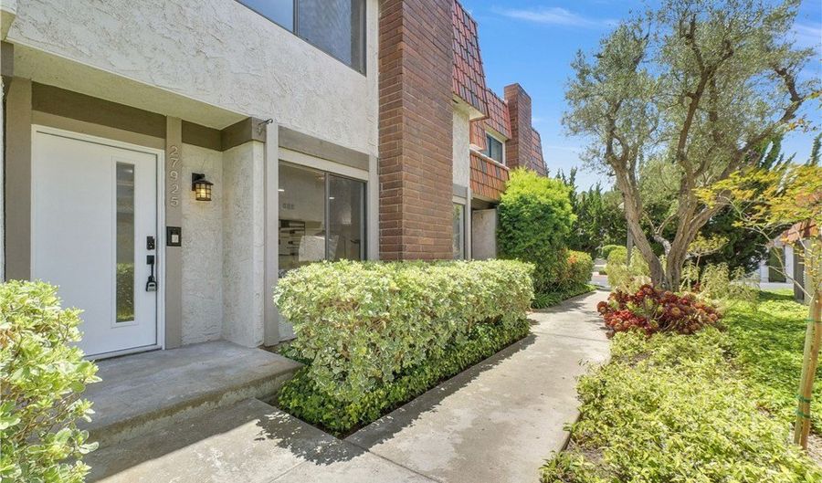 27925 Ridgebluff Ct, Rancho Palos Verdes, CA 90275 - 3 Beds, 3 Bath