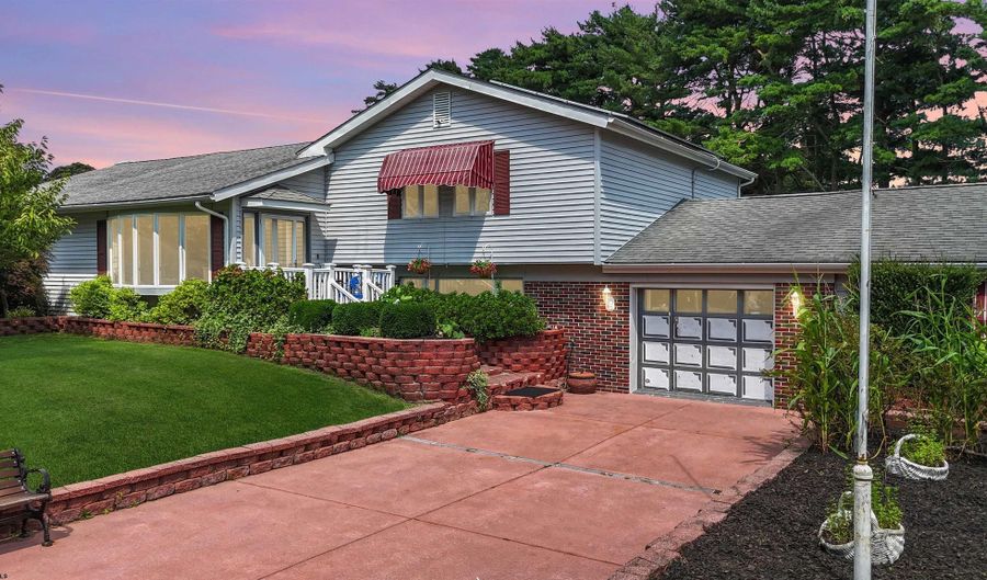 4 E Curran Dr, Absecon, NJ 08201 - 5 Beds, 3 Bath