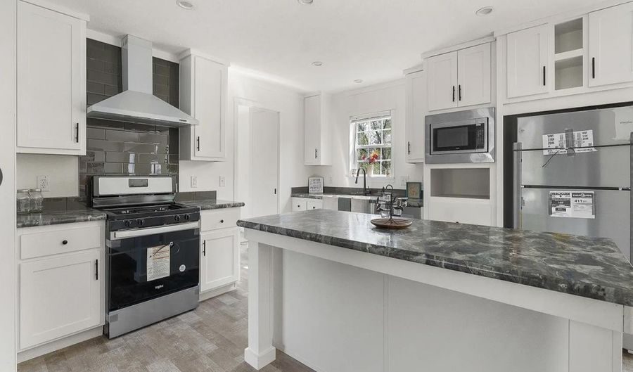 16 Okane Cir, Bethlehem, NH 03574 - 3 Beds, 2 Bath