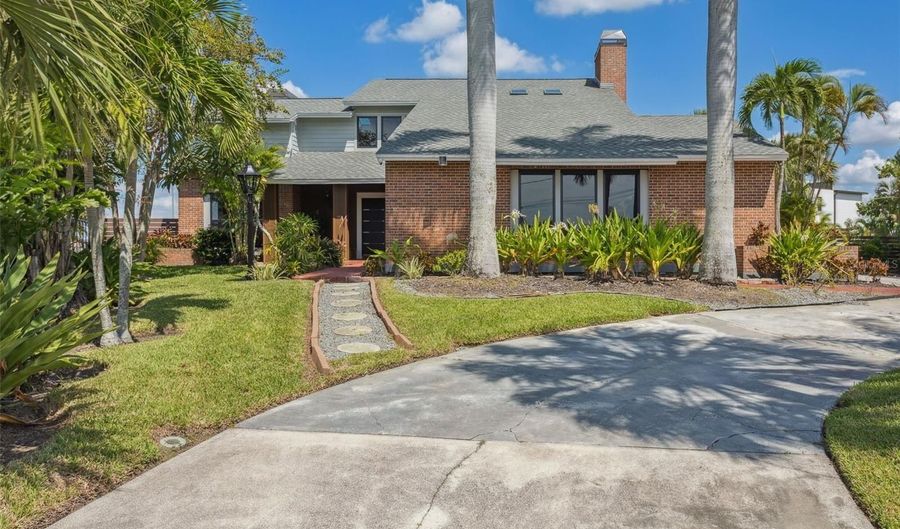 769 KINGSTON Ct, Apollo Beach, FL 33572 - 4 Beds, 4 Bath