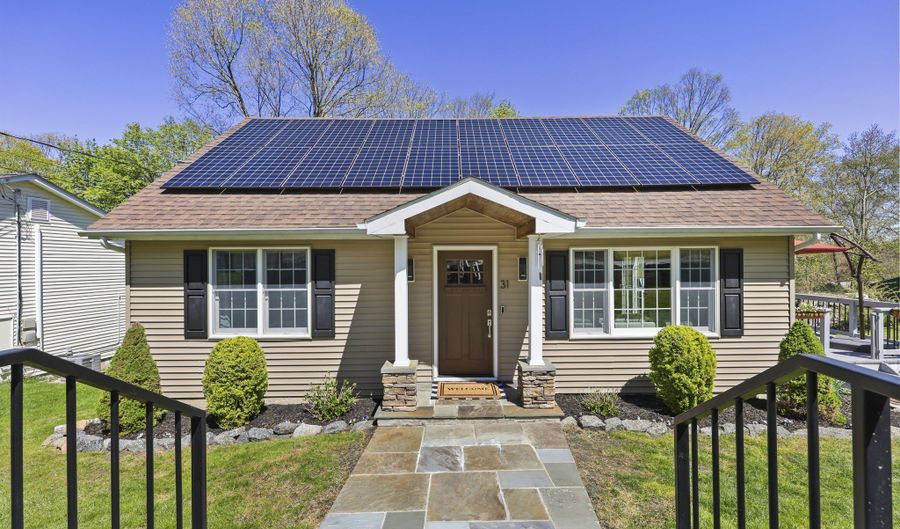 31 Hillandale Rd, Danbury, CT 06811 - 3 Beds, 2 Bath